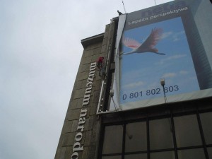 Prace wyskościowe Kraków- montaż reklam
