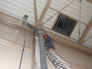 Prace wysokościowe Kraków - prace porządkowe sprzątanie odkurzanie.