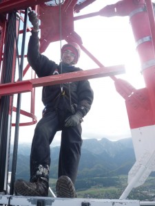 Praca na wysokości, remont masztu.